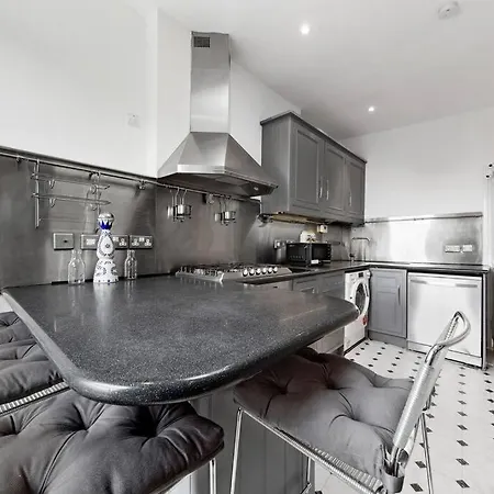 Spacious Sleep 11 With Terrace In Earls Court Ec99 London Exterior photo