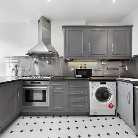 Spacious Sleep 11 With Terrace In Earls Court Ec99 London Exterior photo